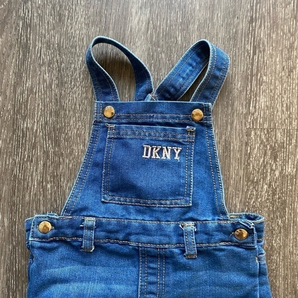 DKNY girl denim shortalls. Size 3T - Picture 4 of 7